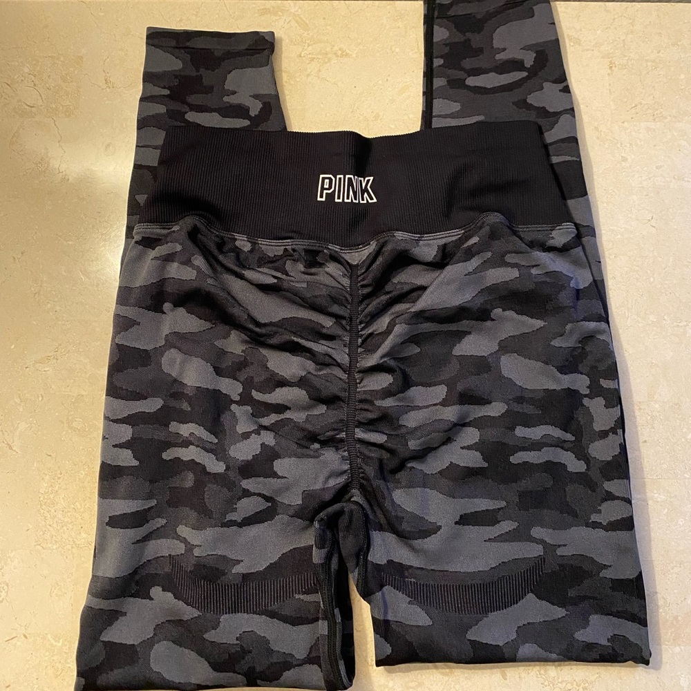 NWOT Pink VS Workout Leggings.